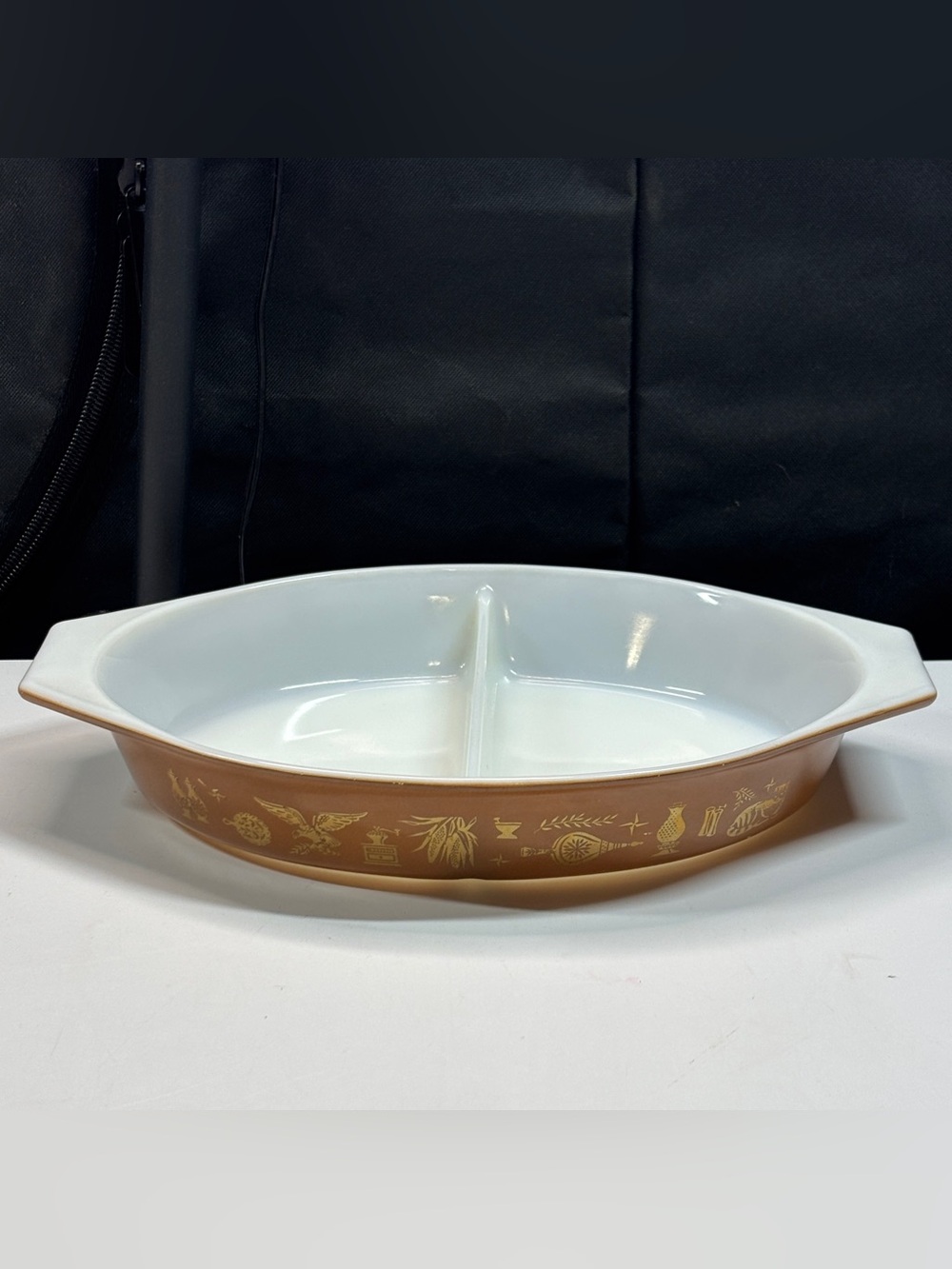 Vintage Pyrex 1  1/2 Quart  Divided Dish  Brown/Gold Early American Eagle